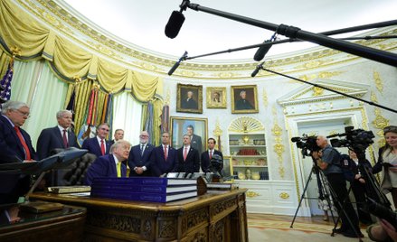 Donald Trump z dziennikarzami w Białym Domu
