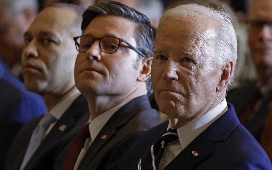 Spiker Izby Reprezentantów Mike Johnson i prezydent Joe Biden