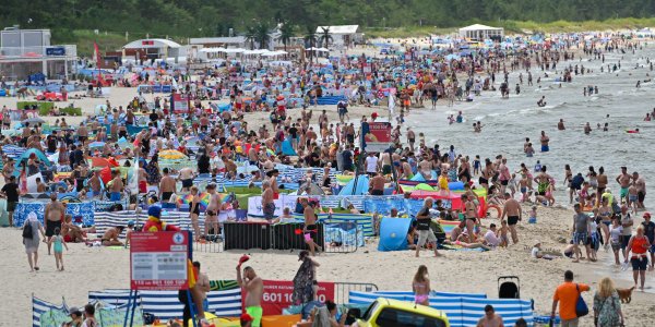 Poles booking holidays 25% more often in 2025, spending 28% more