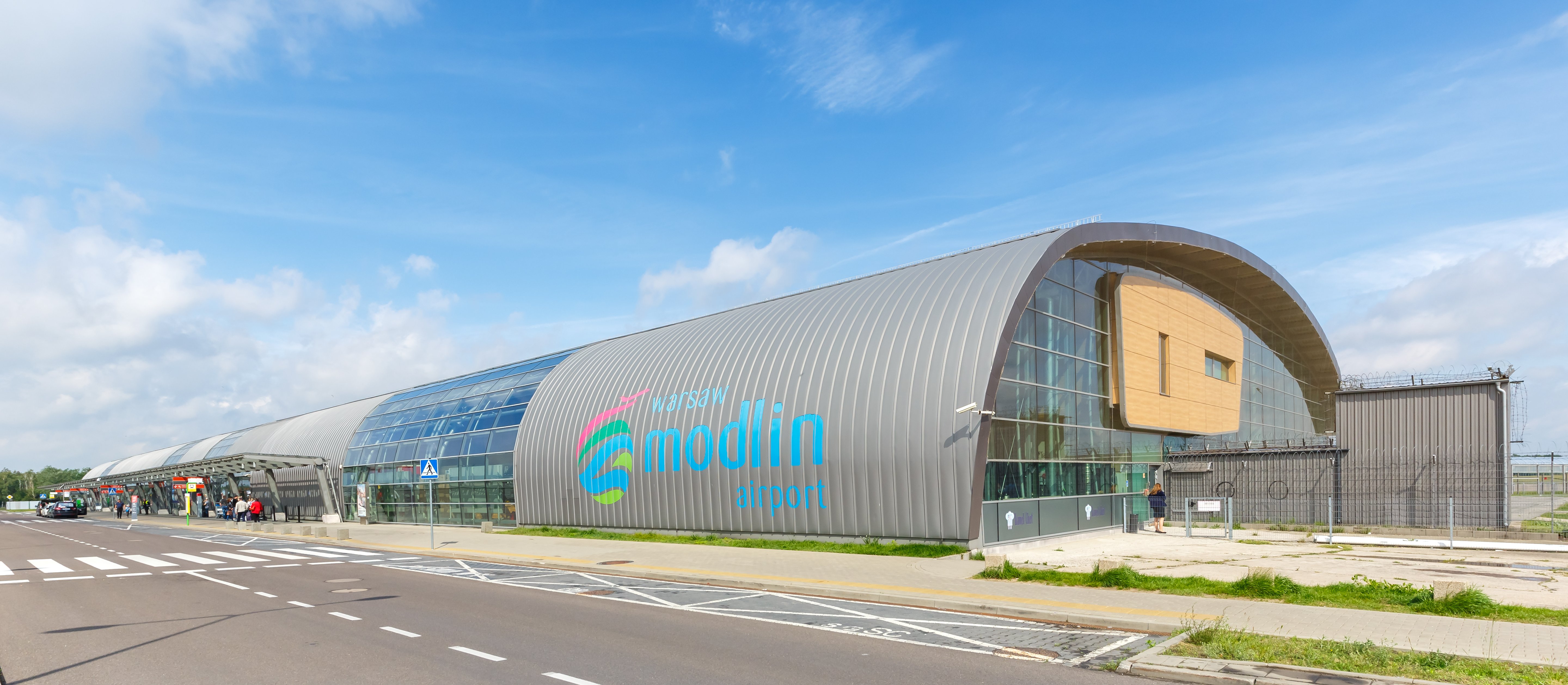 Pociągiem na lotnisko w Modlinie za pieniądze UE