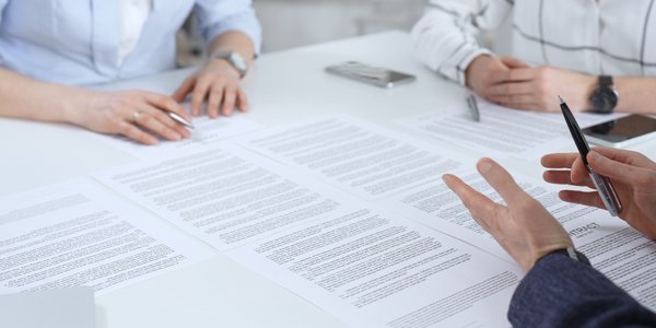 Podatkowe skutki decyzji PIP, KSeF po 5 miesiącach i nowy pakiet deregulacyjny