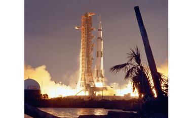 Apollo 14, wystartował 31 stycznia 1971 roku, po nieplanowanej, 40-minutowej przerwie w odliczaniu