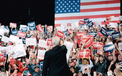 Donald Trump na jednym ze spotkań wyborczych w 2016 r.