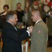 2004 rok. Piotr Patalong odznaczony przez prezydenta Aleksandra Kwaśniewskiego Krzyżem Kawalerskim O