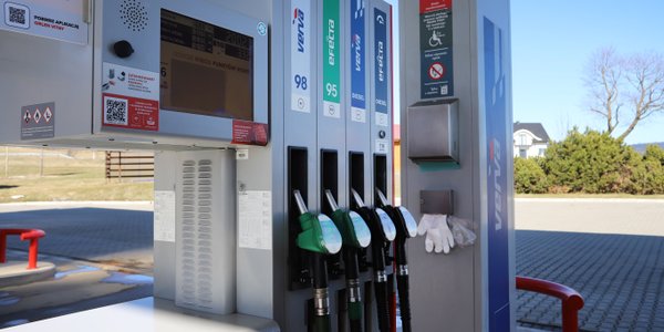 Rząd ogłosił ceny paliw do 7 kwietnia. Benzyna Pb95 po 6,21 zł, diesel 7,87 zł
