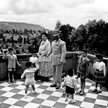 Cesarz Hajle Selassje z żoną i wnukami. 1954 r.
