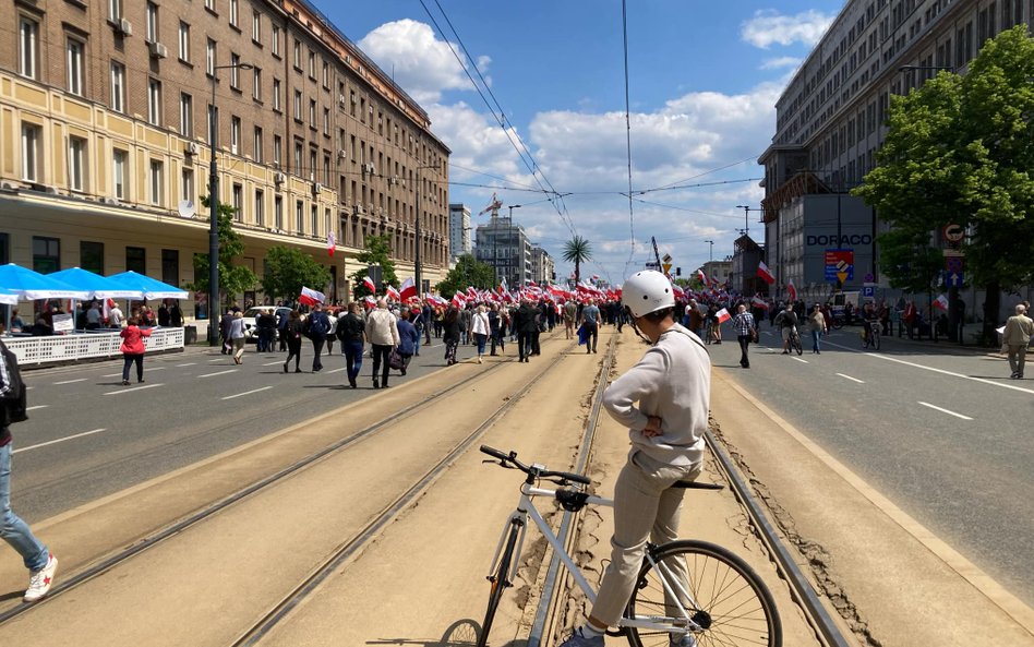 Wielu uczestników przyniosło ze sobą flagi