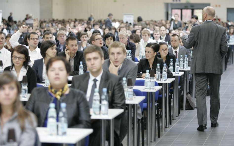 ?Wśród dziesięciu szkół, których absolwenci osiągają najlepsze wyniki z testu, nie ma ani jednej ucz