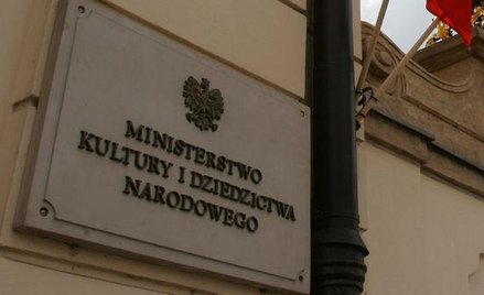 Proszą minister kultury o rozwagę