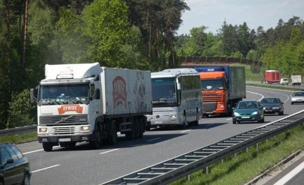Transport: Unia walczy z polskimi tirami