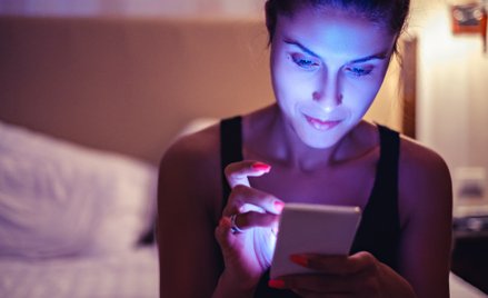 Niebieskie światło może przyspieszać starzenie się komórek