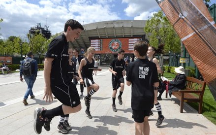 Przed kortem im. Suzanne Lenglen