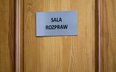 . Za wyjątkowo kontrowersyjny uważany jest przepis nakazujący, aby w postępowaniu dotyczącym roszcze