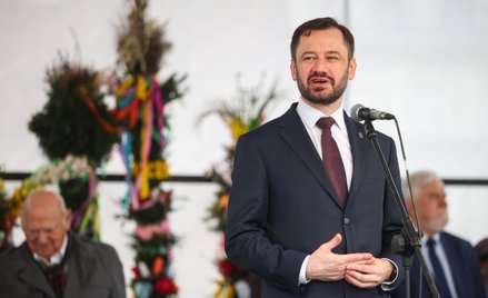 Prezydent Krakowa Aleksander Miszalski podczas święcenia pokarmów przed Bazyliką Mariacką na Rynku G