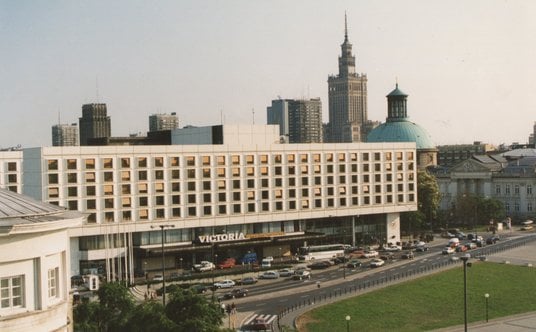 Hotel w czasach, gdy funkcjonował w ramach sieci InterContinental.
