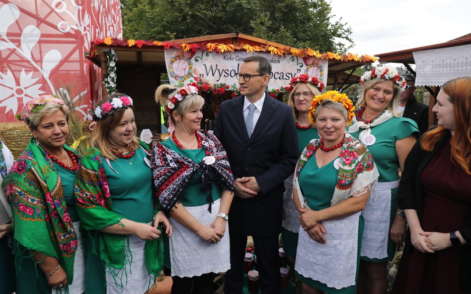 Premier Mateusz Morawiecki podczas dożynek i Ogólnopolskiego Święta "Wdzięczni Polskiej Wsi"