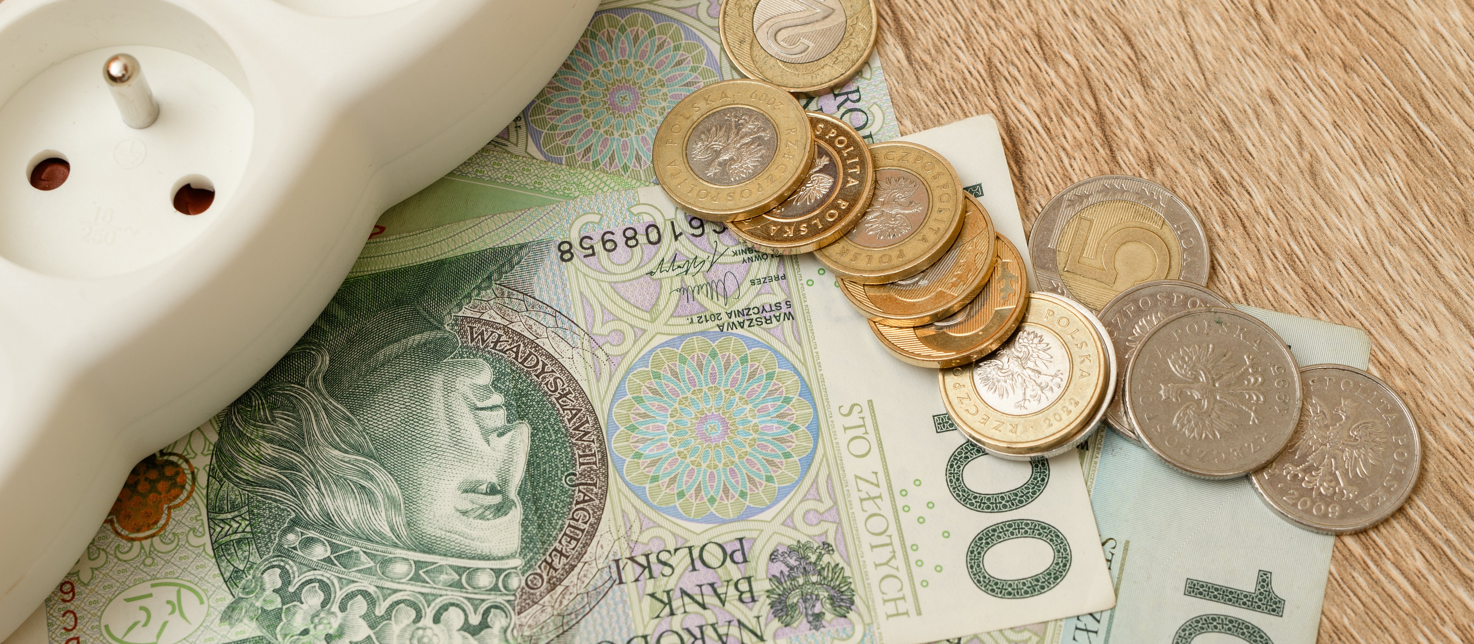 Ceny prądu w Polsce w środku stawki UE. Niepokoi jedna liczba