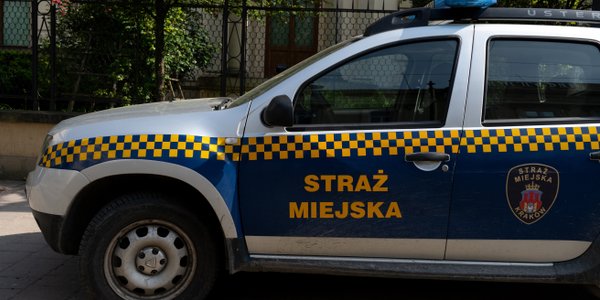 Czy straż miejska może żądać danych z polisy ubezpieczeniowej auta?