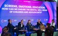 Paneliści podczas dyskusji „Ekrany, emocje, edukacja – jak zadbać o dobrostan psychiczny dzieci i mł