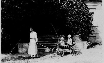 Nursy, bony, guwernantki wychowywały dzieci z ziemiańskich domów.