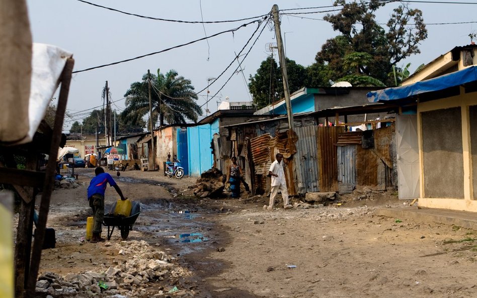 Tutaj wystarczy niecałe 20 dol., żeby wypełnić koszyk nałogowca. Równie niskie ceny są w Laos i Hond