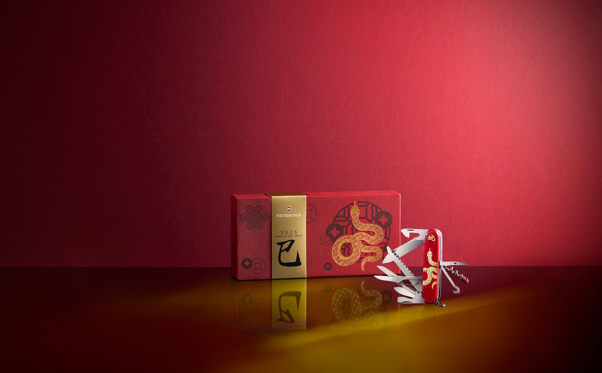 Victorinox Huntsman Year of the Snake 2025: świąteczny przedmiot