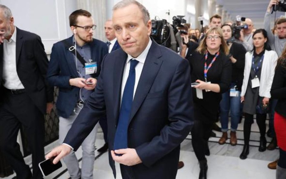 Lider PO, Grzegorz Schetyna na sejmowym korytarzu