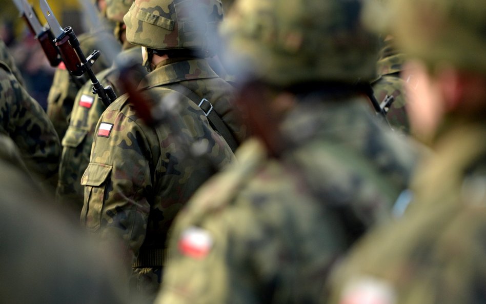 Przysięga wojskowa w koszarach 21. Brygady Strzelców Podhalańskich w Rzeszowie, zdjęcie archiwalne z