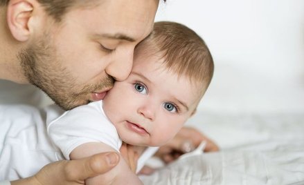 Urlop rodzicielski dla taty choć matka jest nieaktywna zawodowo