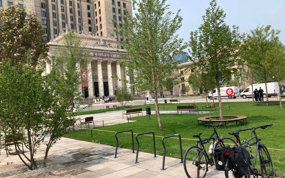 Warszawa zyskała nowy zielony skwer w samym centrum - Plac Centralny