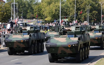 Wśród pojazdó kołowych wciąż dumnie prezentują się rosomaki