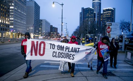 Trump odkłada decyzję w sprawie ceł na import samochodów