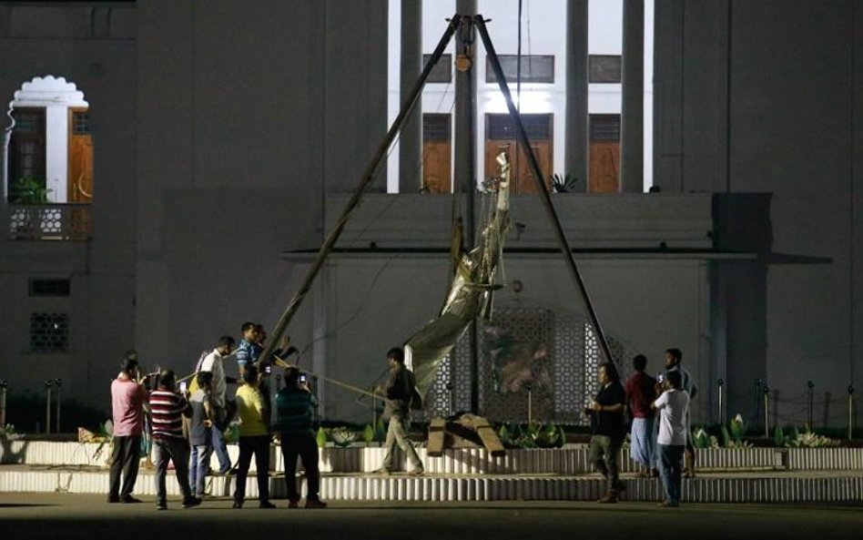 Bangladesz: Grecka bogini Temida nie spodobała się muzułmanom