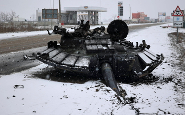 Spalony rosyjski czołg pod Charkowem
