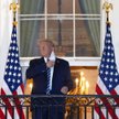 Biden: Maski mają znaczenie. Trump ściąga maskę