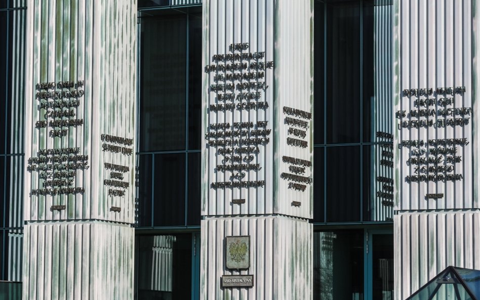 "FT": Sędziowie, wysłani na emeryturę przez PiS, wracają do pracy