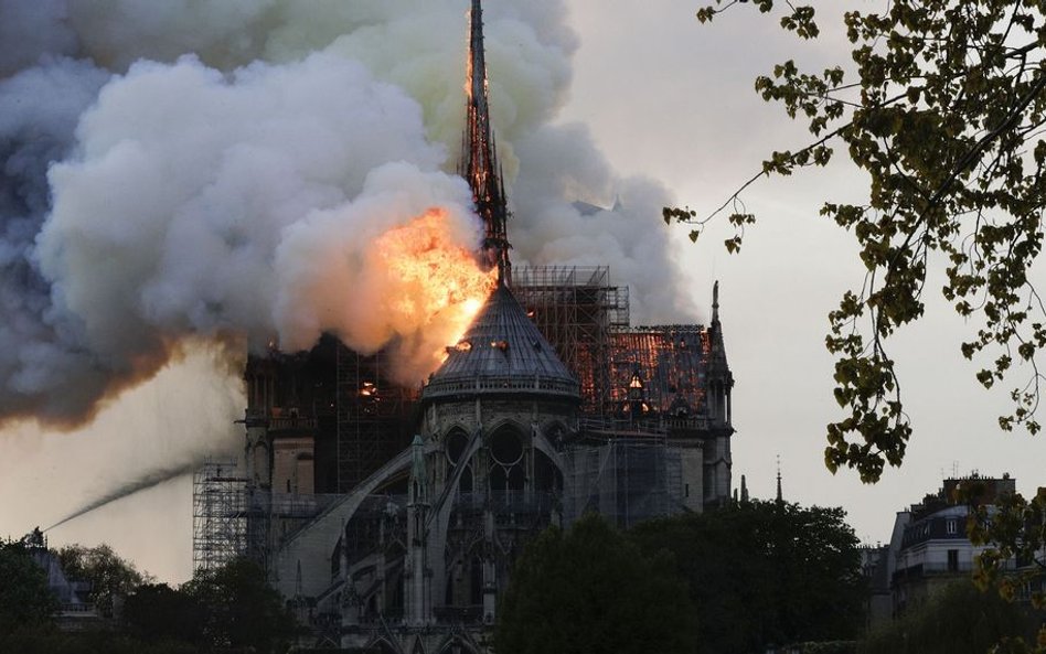 Odbudowa Notre Dame zajmie nie lata a dekady