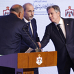 Sekretarz stanu USA Antony Blinken (z prawej), minister spraw zagranicznych Egiptu Sameh Shoukry (z 