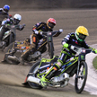Martin Vaculik (kask żółty) przed Andersen Thomsenem (kask czerwony) w 4. biegu Grand Prix w Gorzowi
