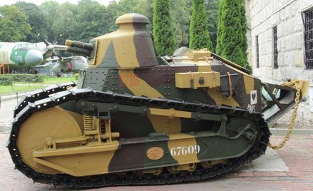 Czołg przed Muzeum Wojska Polskiego