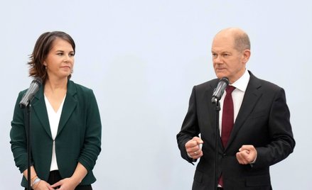 Szefowa MSZ Niemiec Annalena Baerbock i kanclerz Olaf Scholz