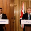 Brytyjski kanclerz skarbu Rishi Sunak (L) i premier Boris Johnson (R)