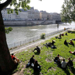 Francja się odmraża, ale Paryż nie może otworzyć parków
