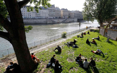 Francja się odmraża, ale Paryż nie może otworzyć parków