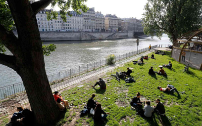 Francja się odmraża, ale Paryż nie może otworzyć parków