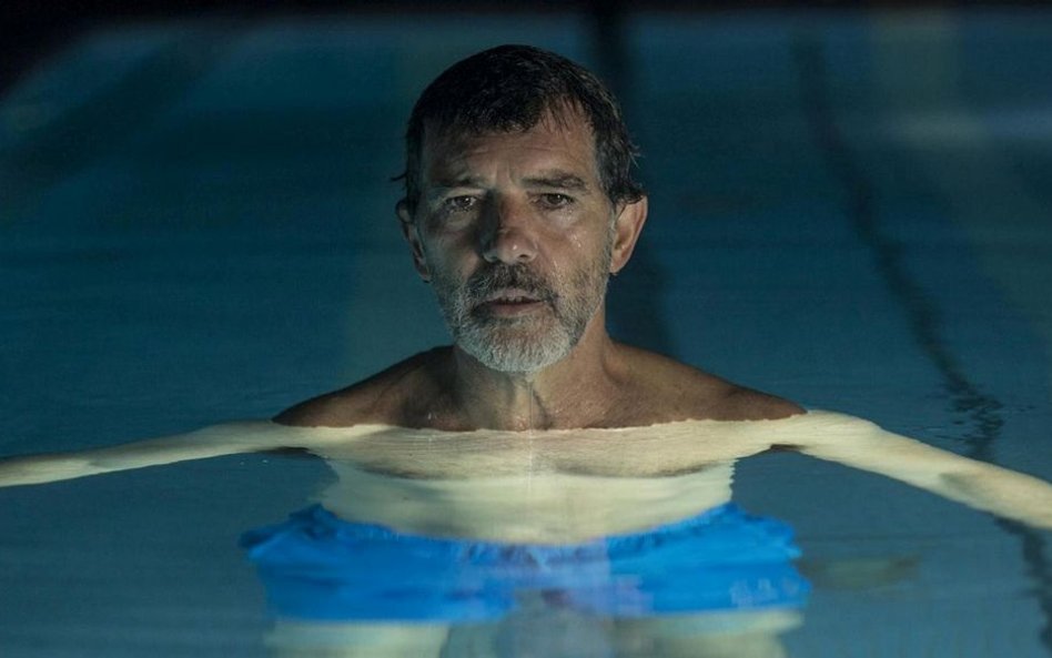 Antonio Banderas w festiwalowym hicie – nowym filmie Pedro Almodóvara „Ból i blask”.