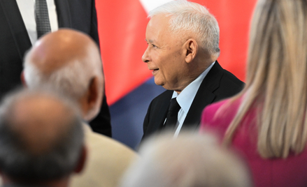 Prezes Prawa i Sprawiedliwości Jarosław Kaczyński podczas spotkania z mieszkańcami w Stalowej Woli