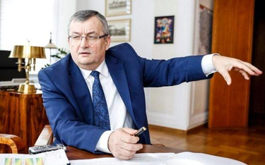 Andrzej Adamczyk, minister infrastruktury i budownictwa.