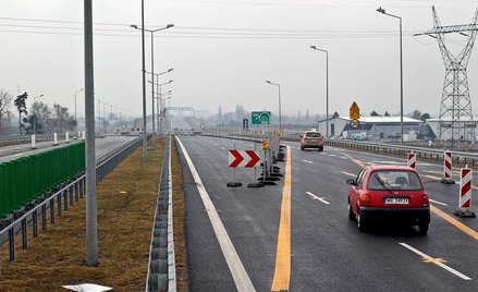 O zgodę na przesunięcie 1,2 mld euro z puli przeznaczonej na inwestycje kolejowe na prace drogowe zw