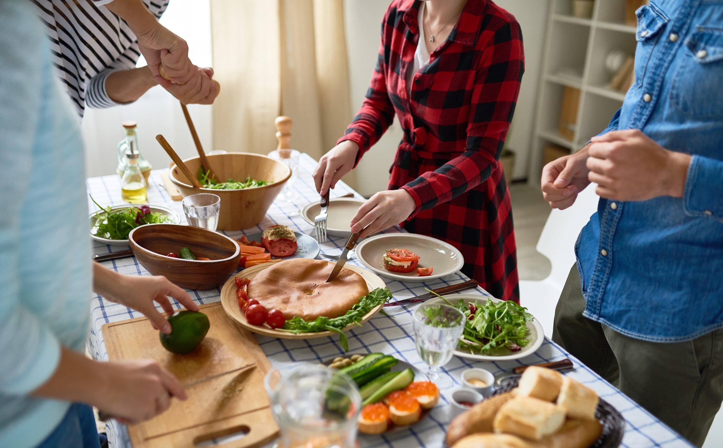 Kucharki i kucharze wbrew sobie? Badanie pokazało, jak Polacy podchodzą do gotowania